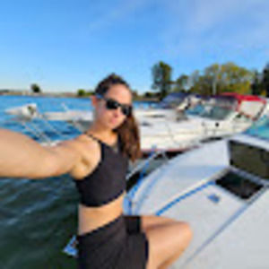 Meet your Posher, Naomi